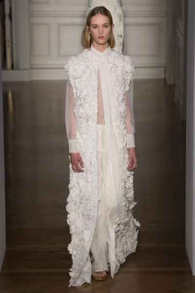 Look 19